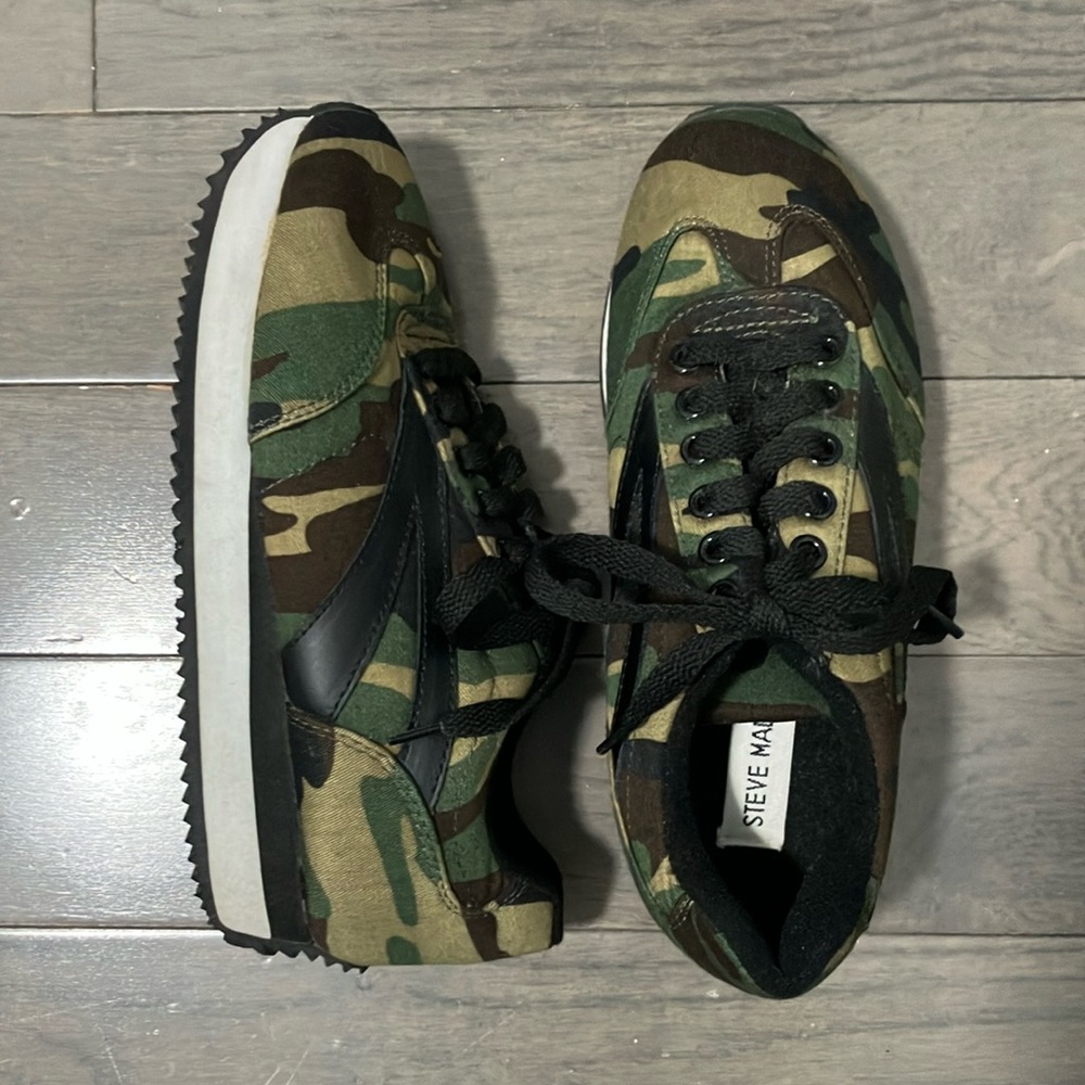 Y2K Vintage Steve Madden Camo Sneakers Size 6